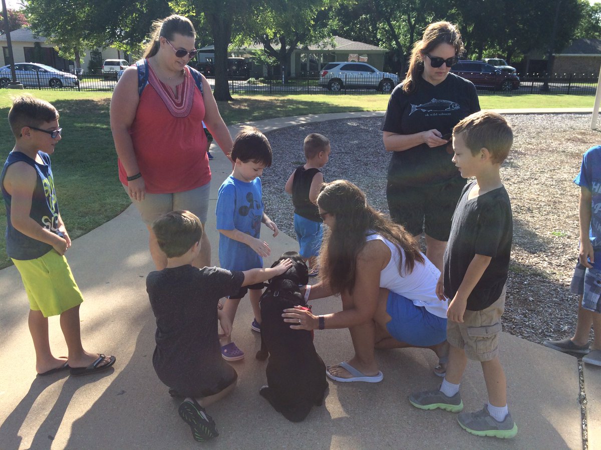 Longbranch_Elem's tweet photo. Fun times at the park today! #LBEdogdays https://t.co/VhUhwAg3iQ
