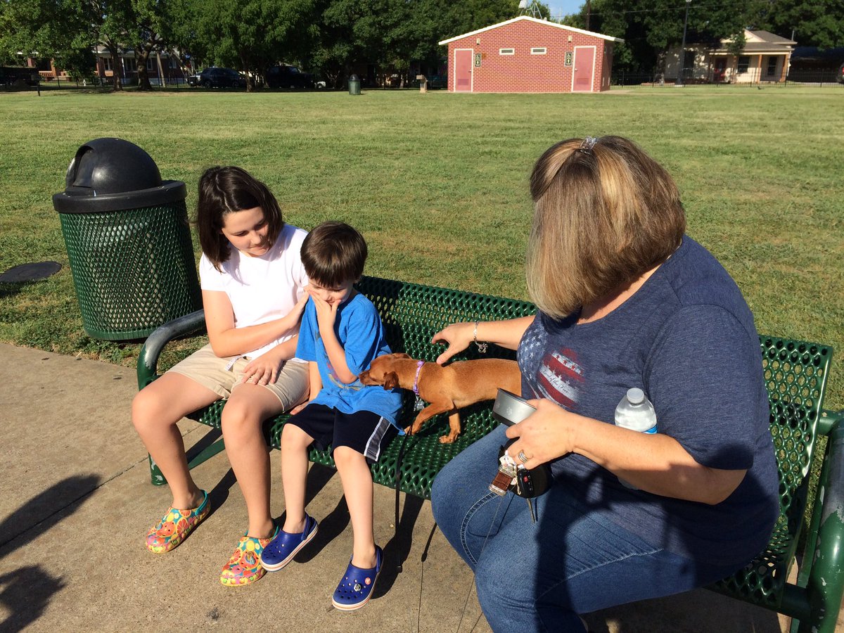 Longbranch_Elem's tweet photo. Fun times at the park today! #LBEdogdays https://t.co/VhUhwAg3iQ