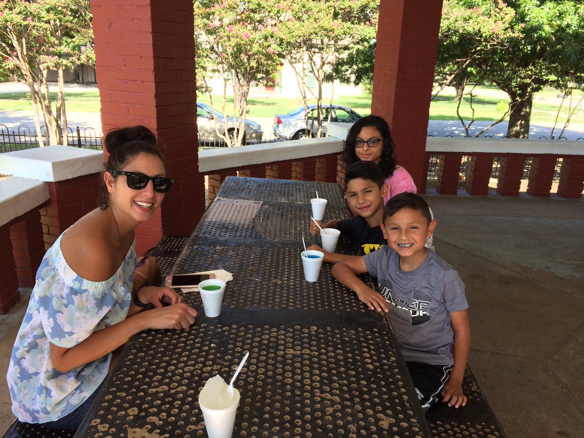 Longbranch_Elem's tweet photo. Fun times at the park today! #LBEdogdays https://t.co/VhUhwAg3iQ