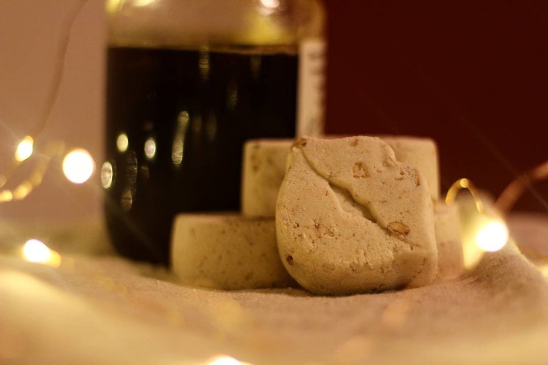 erotiqraft's tweet photo. Meet our Honey Bunches bathbombs, made w/ colloidal oats🌾+ local raw honey🍯+ echinacea🏵+ shea butter + a lotta love💛 #herbalbaths #linkinbio https://t.co/qywA4idTTm