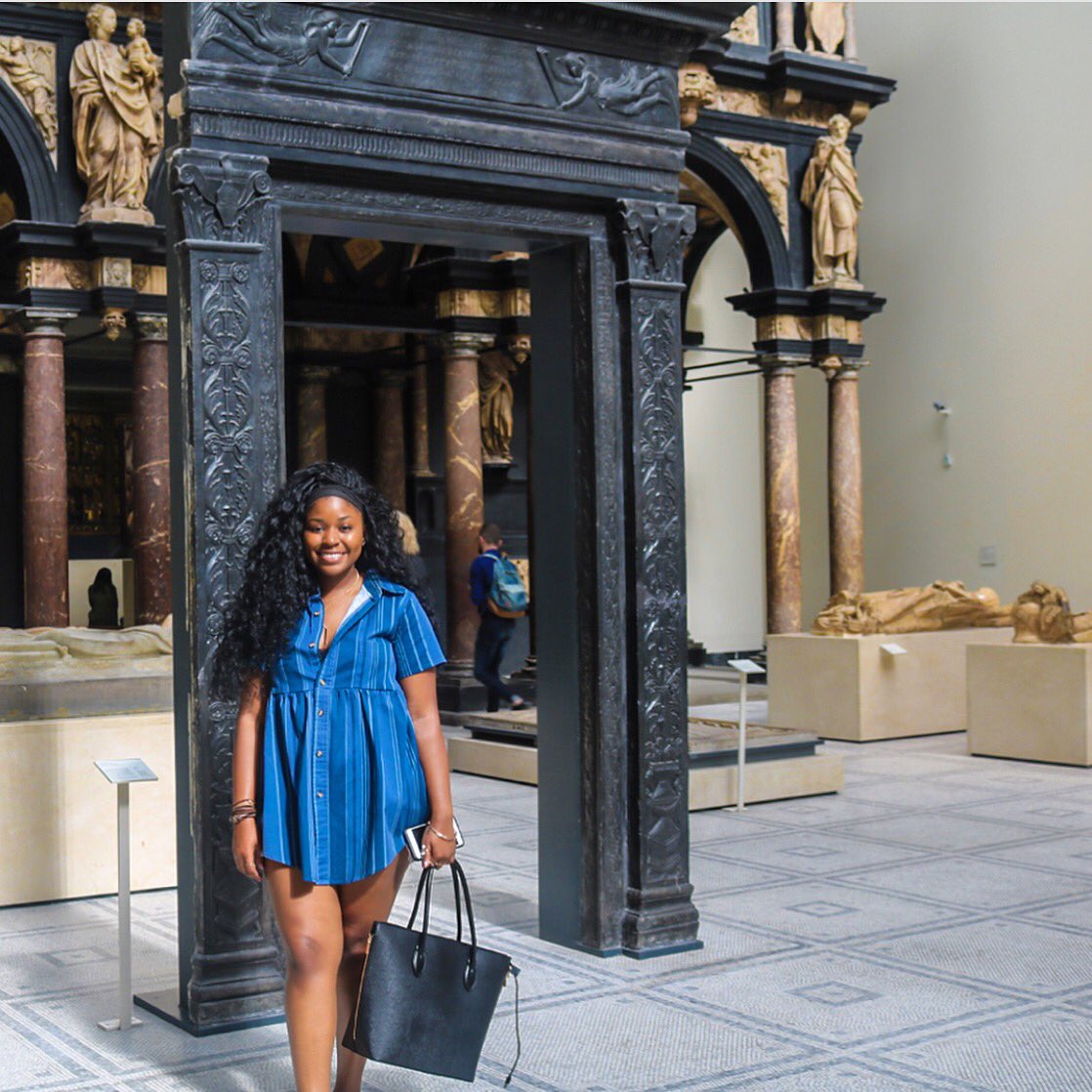 CCSAcc's tweet image. Rae Harmon from @MTSUstudyabroad is at the V&amp;amp;A Museum in London! 🇬🇧 #CCSA #ccsalondon #ccsastudyabroad #london #goabroad #studyabroad #mtsu