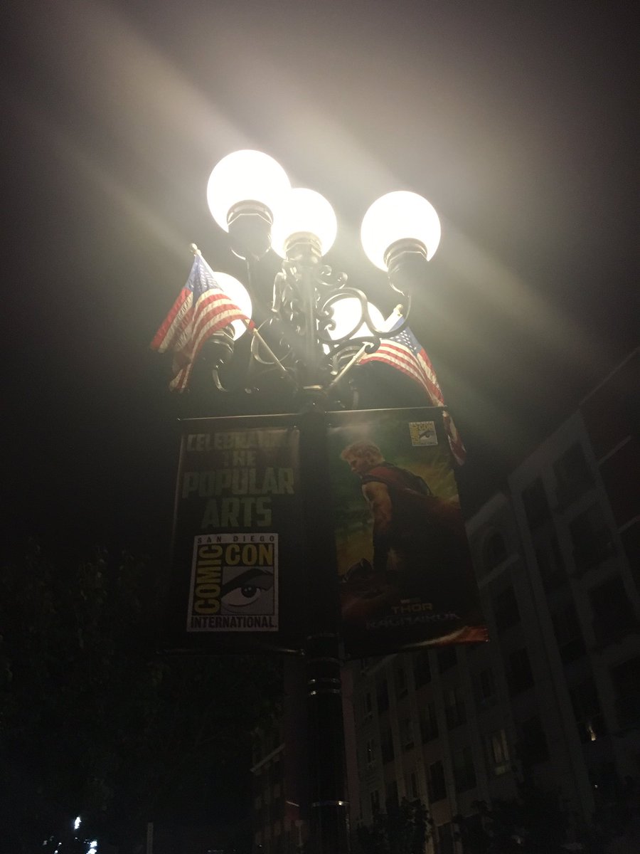 MrAndrewFish's tweet photo. Celebrating the popular arts in San Diego #SDCC2017 https://t.co/9fv4NtcXYO