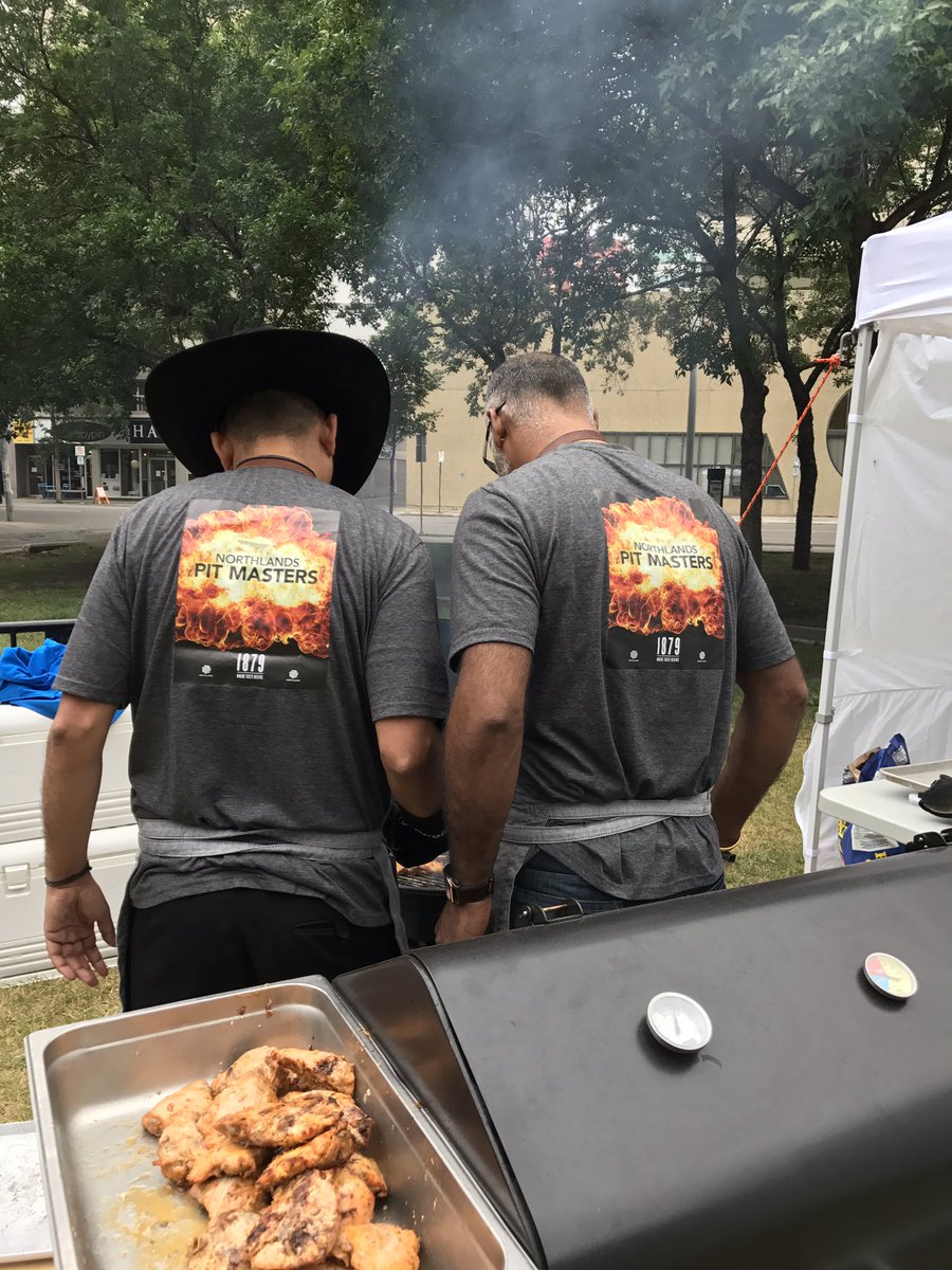 JaimeetKathuria's tweet photo. What a great partnership @Northlands and @DBAyeg @KDaysyeg come down to our tent #pitmasters #pullpork #smokedbuffalochicken #10daysoffun https://t.co/FI8gePQ9JK