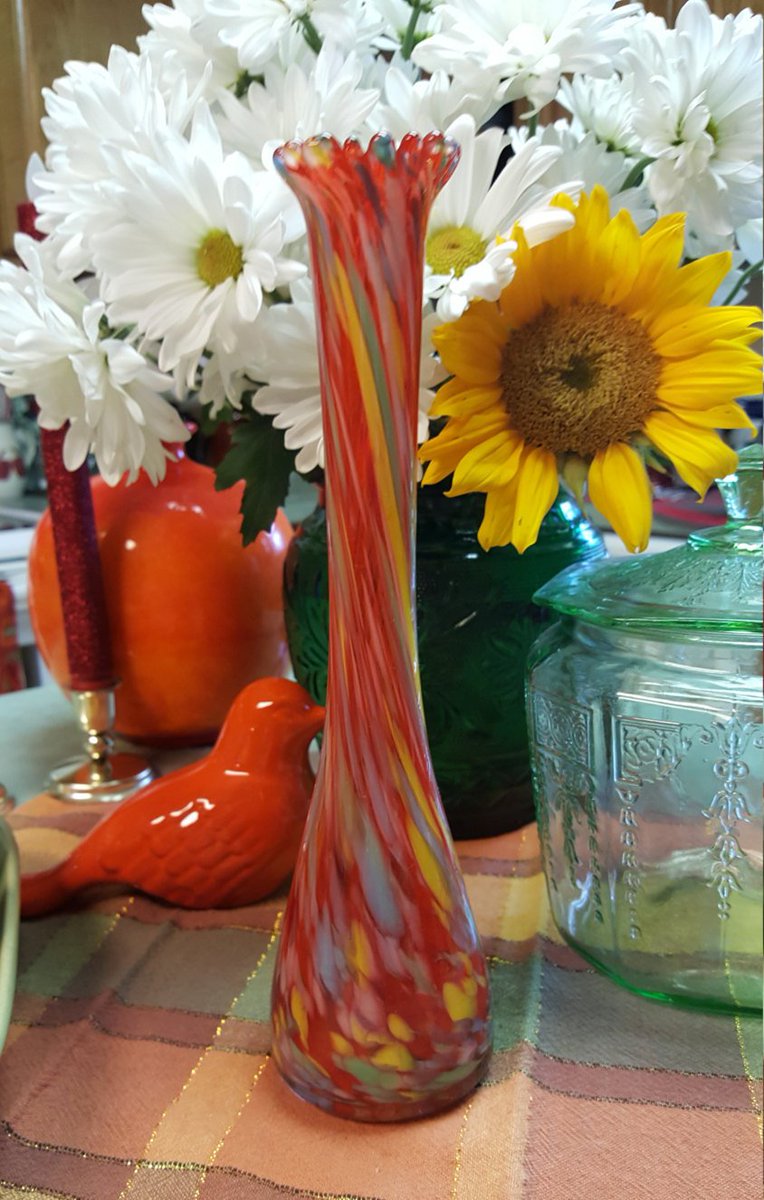 Lyn_Bluefish901's tweet photo. HANDBLOWN Vintage Glass Bud Vase, Confetti Abstract Splatter Red Yellow… https://t.co/p6wlehxhMh #Etsy #AbstractVase https://t.co/qncoCwLh4M