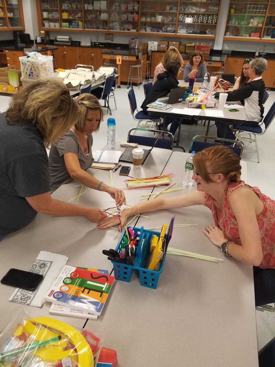 TheMrsRyder's tweet photo. Look at all the #stemalicious fun we are having! @R9Science @cheryldodson215 @HNADickens #iamwfisd #stemalicious #theseguysaregoodsports https://t.co/5h6zHkW9ZU
