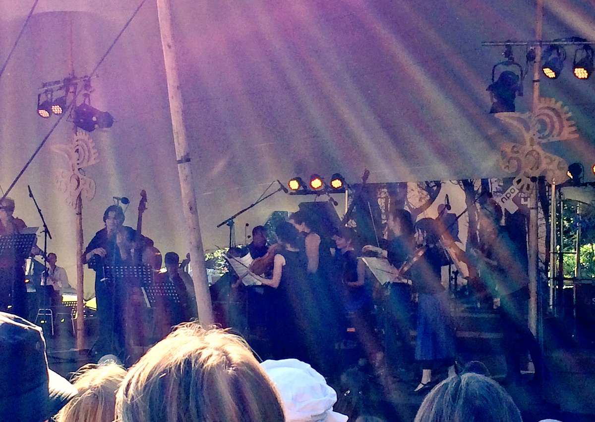 9Dragons_tongue's tweet photo. Vierjaargetijden Vivaldi in de volle zon! Met de wonderbaarlijk mooi klank van @Bachvereniging @WonderfeelNL #HetVeld https://t.co/yorEae8jFf