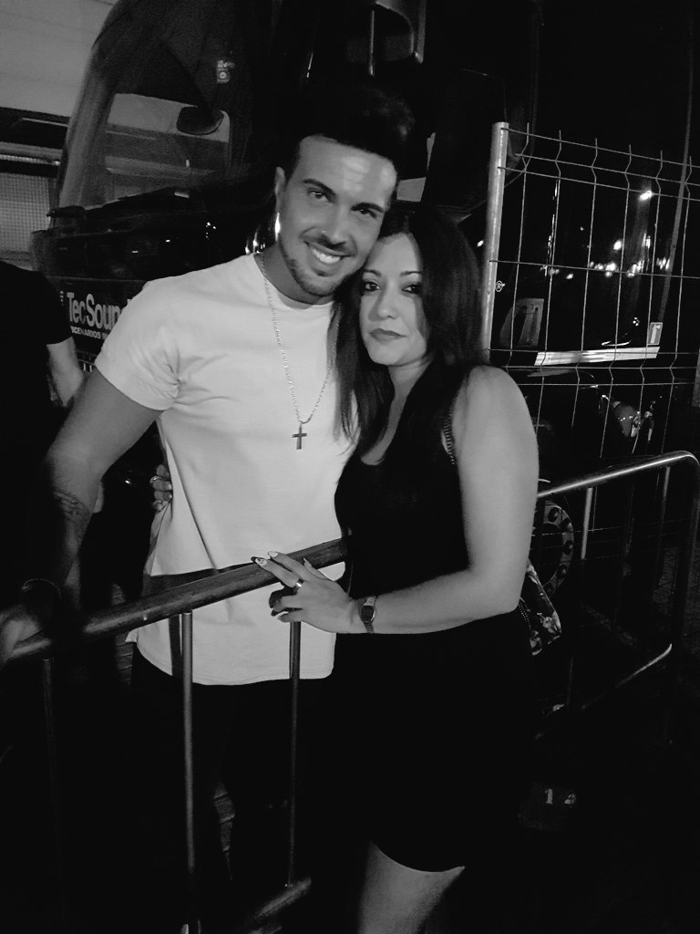 Con lo más bonito! Grande <a href="/MoiLosada/">MOISES LOSADA</a> !!! Gracias por tu eterna sonrisa y atendernos siempre !!! Eres un sol !#comoquema #cadenadial #sevilla