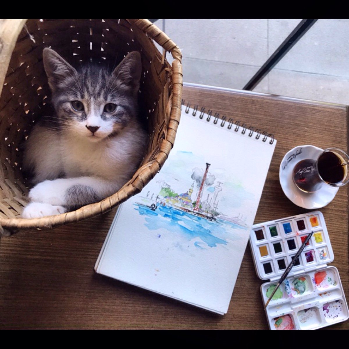 AsafOsmanEfendi's tweet photo. #BeynaSultan'ın dükkândaki resim dersinden mevzûlar:🎨😻
https://t.co/zDk0gXV8lK
#çay #sultansofya #istanbul #üsküdar https://t.co/96Mj666RWk