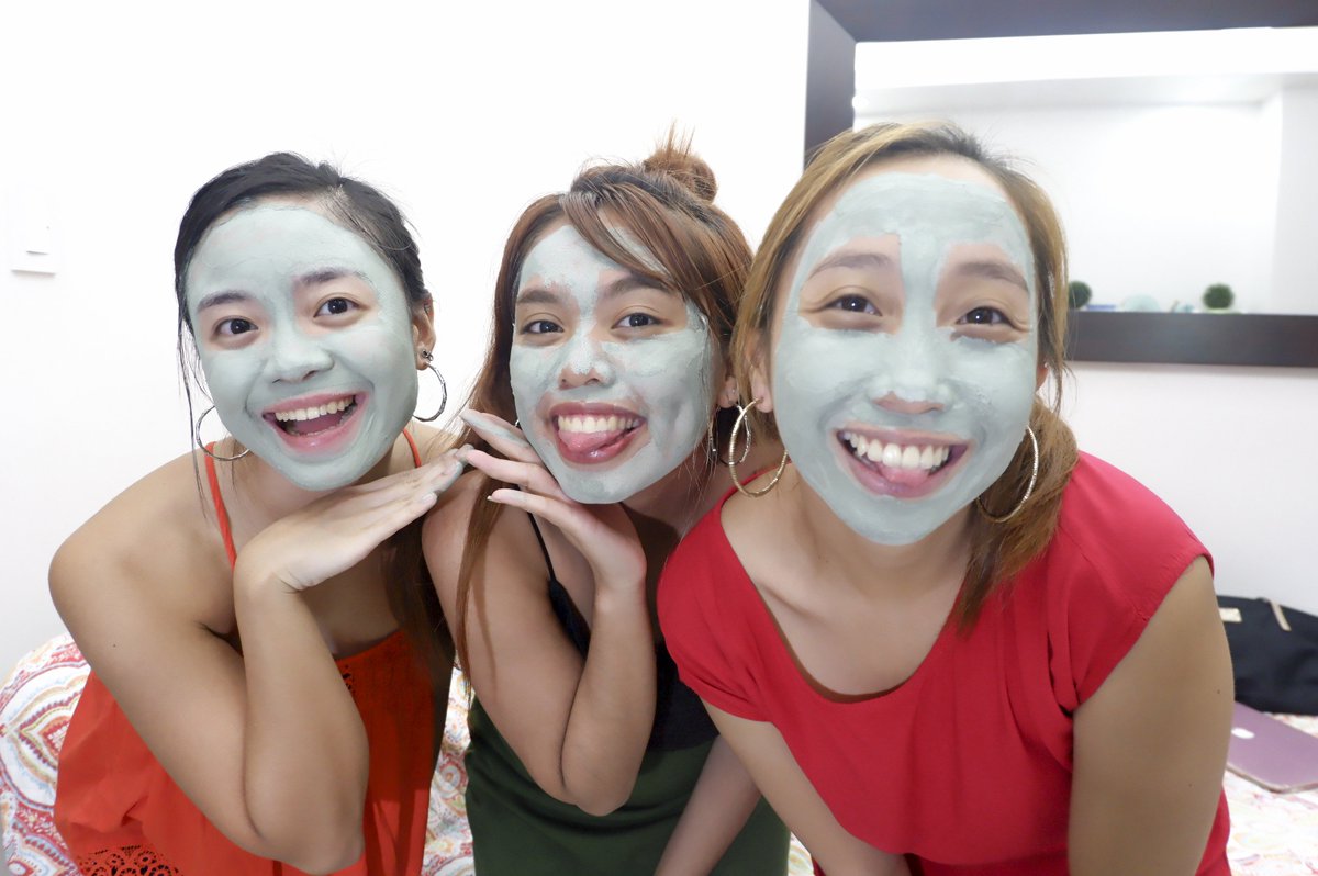 heyhersheyy's tweet photo. Stayed in on a Friday with my sorority sisters! 💚 Thanks for sending these pure clay masks, Loreal! ✨ #ClayYourWay @MARGAlade @kaiserism https://t.co/FxdDe268TI
