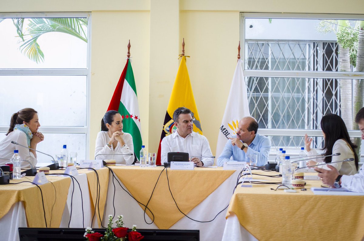 viviana_bonilla's tweet photo. Cumplimos con nuestro compromiso de llevar la @AsambleaEcuador a territorio. Iniciamos sesión del CAL en Pedernales. #AsambleaEnPedernales https://t.co/VemRnqlBJ2