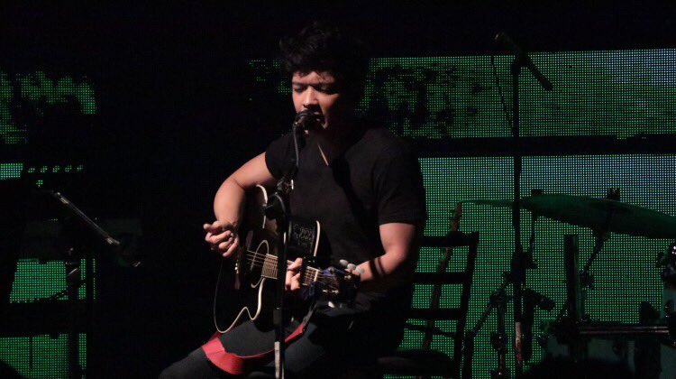 OneMusicPH's tweet photo. Uy, si crush nasa 19 east! @voltsvallejo https://t.co/mk9tjlUJC8