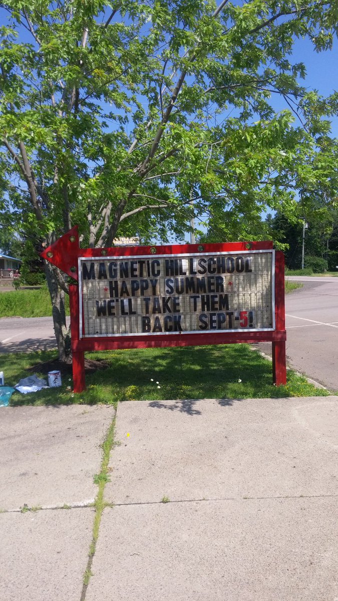 MagHill_Nick's tweet photo. Signs all painted with new red trim. Should be more visible now. #MagHill https://t.co/RnwOs6N56Q
