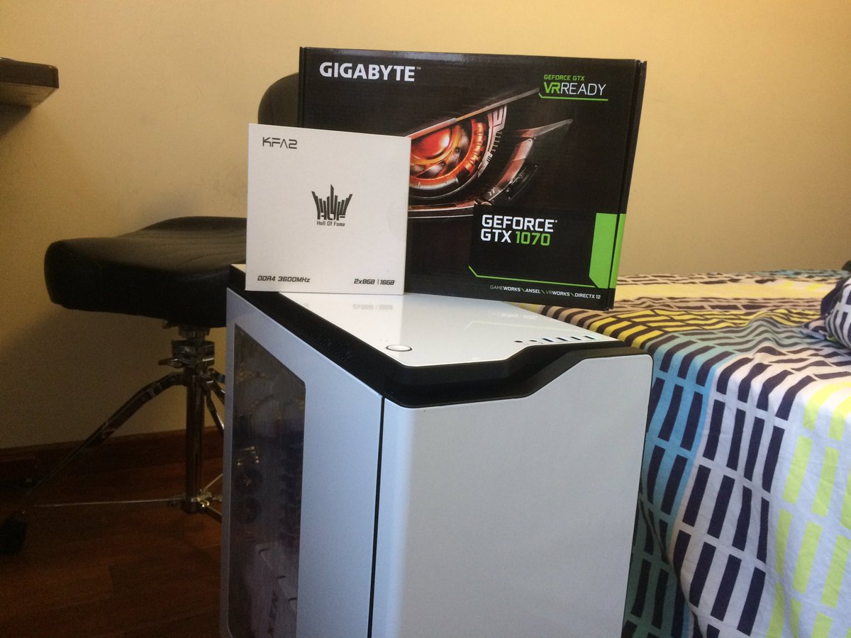 LujiTV's tweet image. Nouvel arrivage de matériels. Plus que le CPU et le SSD, et je serai prêt :) #setup2017