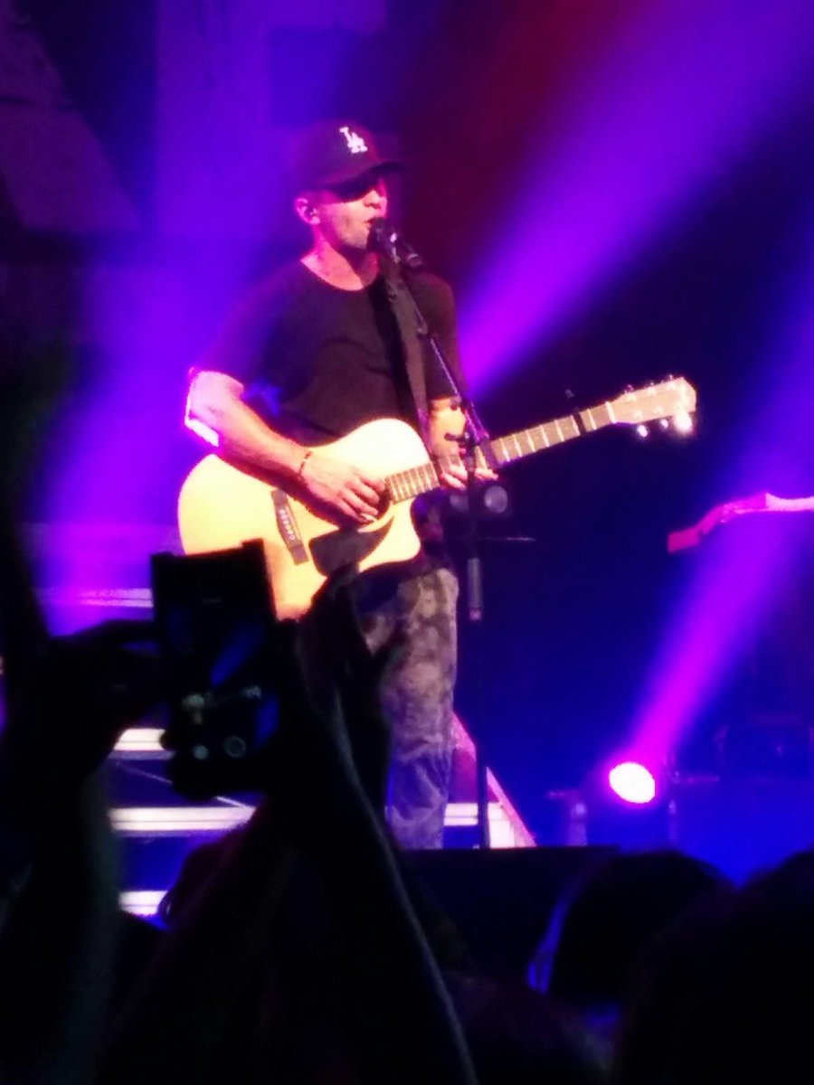 jakesrumors's tweet photo. It's been two years since #dazedandconfusedtour Cincinnati!! And two years since I've seen you 😭😭 https://t.co/PagsJYYuOJ