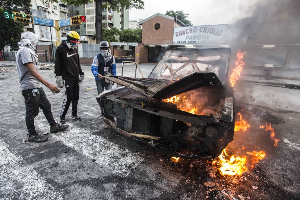 DolarToday's tweet photo. “LO QUE QUEDA DE VENEZUELA” El País: La revolución bolivariana se acerca a su fin -► https://t.co/otv2nQaGwJ https://t.co/9kPaQiOZoV
