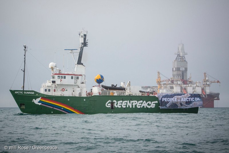 GPUKpictures's tweet photo. Peaceful activists including @RealLucyLawless  from the ship @gp_sunrise protest Statoil's search for oil in the Barents Sea #Oil #statoil https://t.co/cl215ER49R