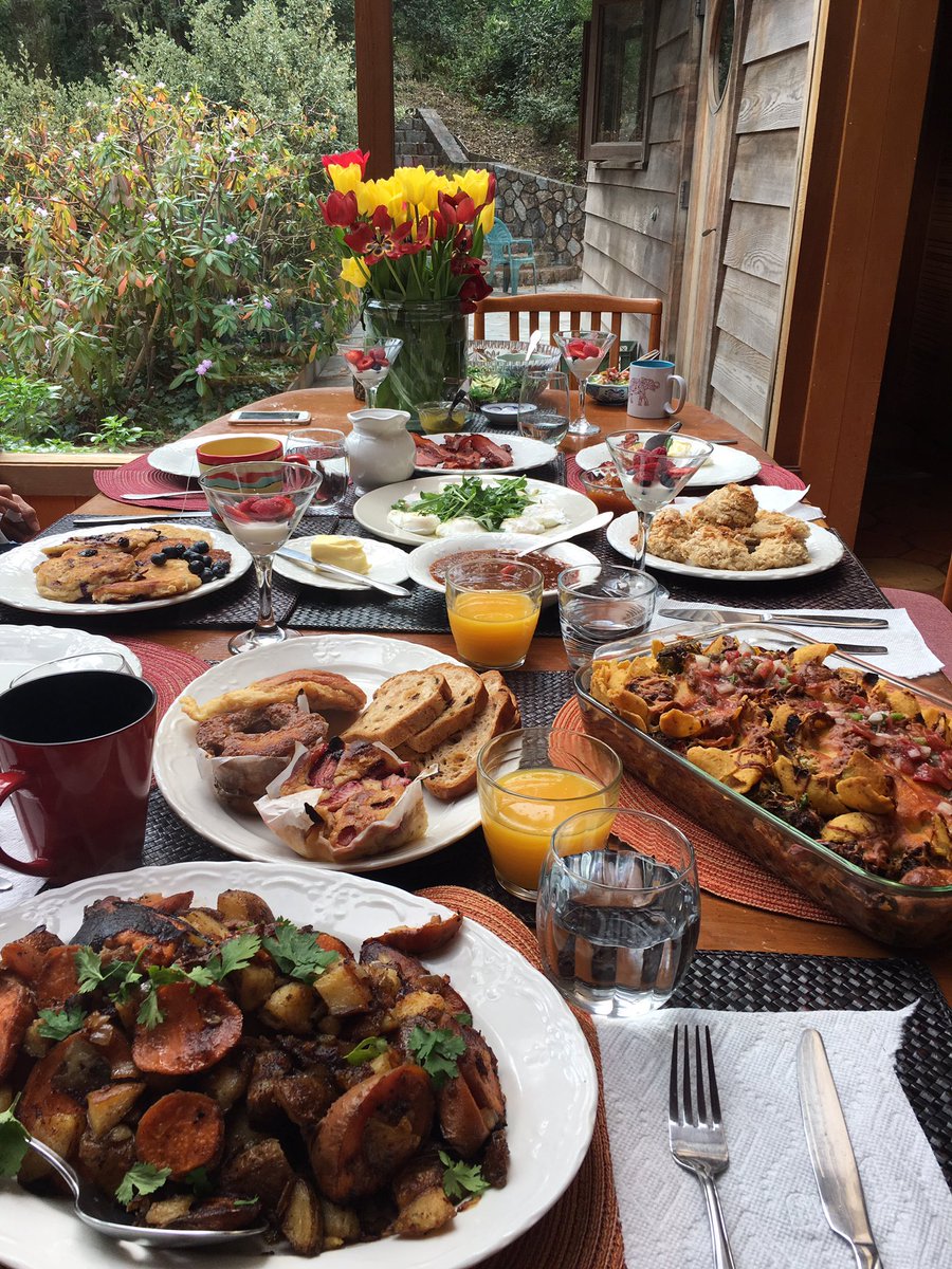 LindaSivertsen's tweet photo. A light brunch by Pamela of @WildPlumCafe 💋Let's just say no one leaves hungry. #wordsandfood #carmelwritingretreat #gratefulbeyond https://t.co/7RCwbSE61s