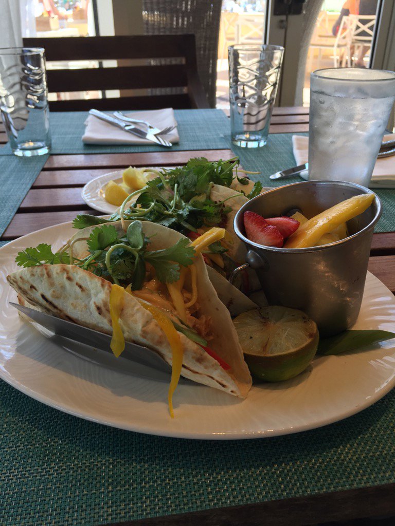 DrRicoShort's tweet photo. Yeah that's mango hanging out these fish tacos. #GDAcon https://t.co/6oFBUcmn3u