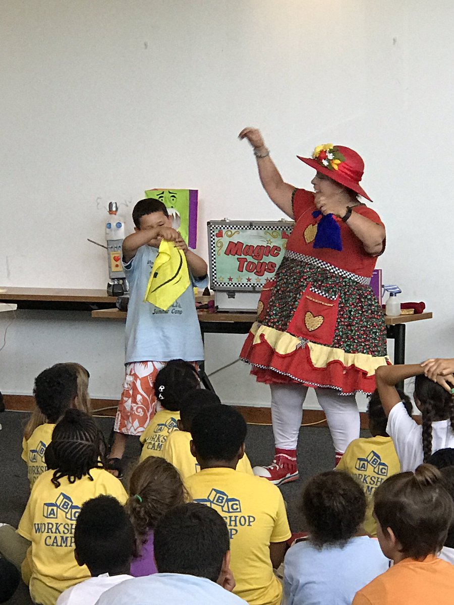 cck_brit's tweet photo. @BrowardLibrary @bplfoundation Thank you #MarciPoppins for helping Pompano Beach Branch Library Build a Better World https://t.co/hd37nYeGZk