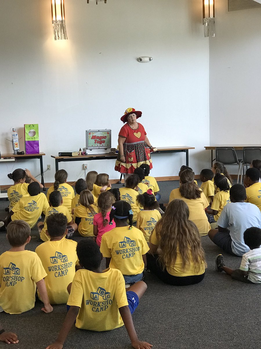 cck_brit's tweet photo. @BrowardLibrary @bplfoundation Thank you #MarciPoppins for helping Pompano Beach Branch Library Build a Better World https://t.co/hd37nYeGZk