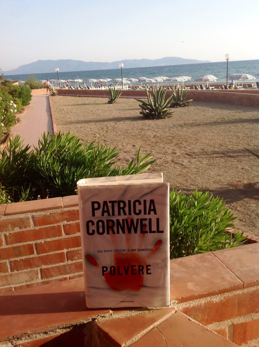 mariadicuonzo1's tweet photo. Trovo molto rilassante leggere in vacanza #PatriciaCornwell
Come ritrovare amici:#KeyScarpetta
#lucy
#Marino
Ci si rivede l'anno prossimo https://t.co/MhBEtUK0B9