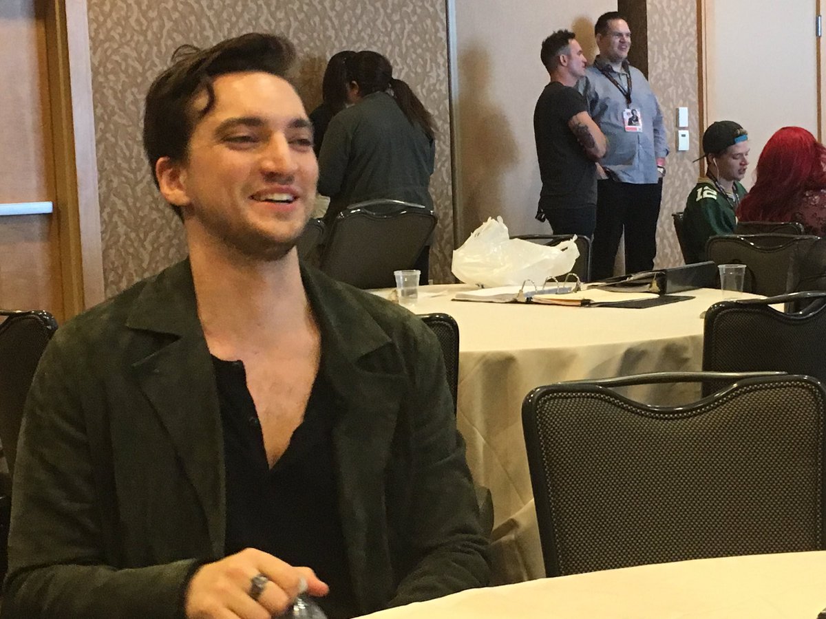 ProFan_Cons's tweet photo. #The100's Richard Harmon has the MOST energy #PFSDCC https://t.co/P1YFJlVoaA