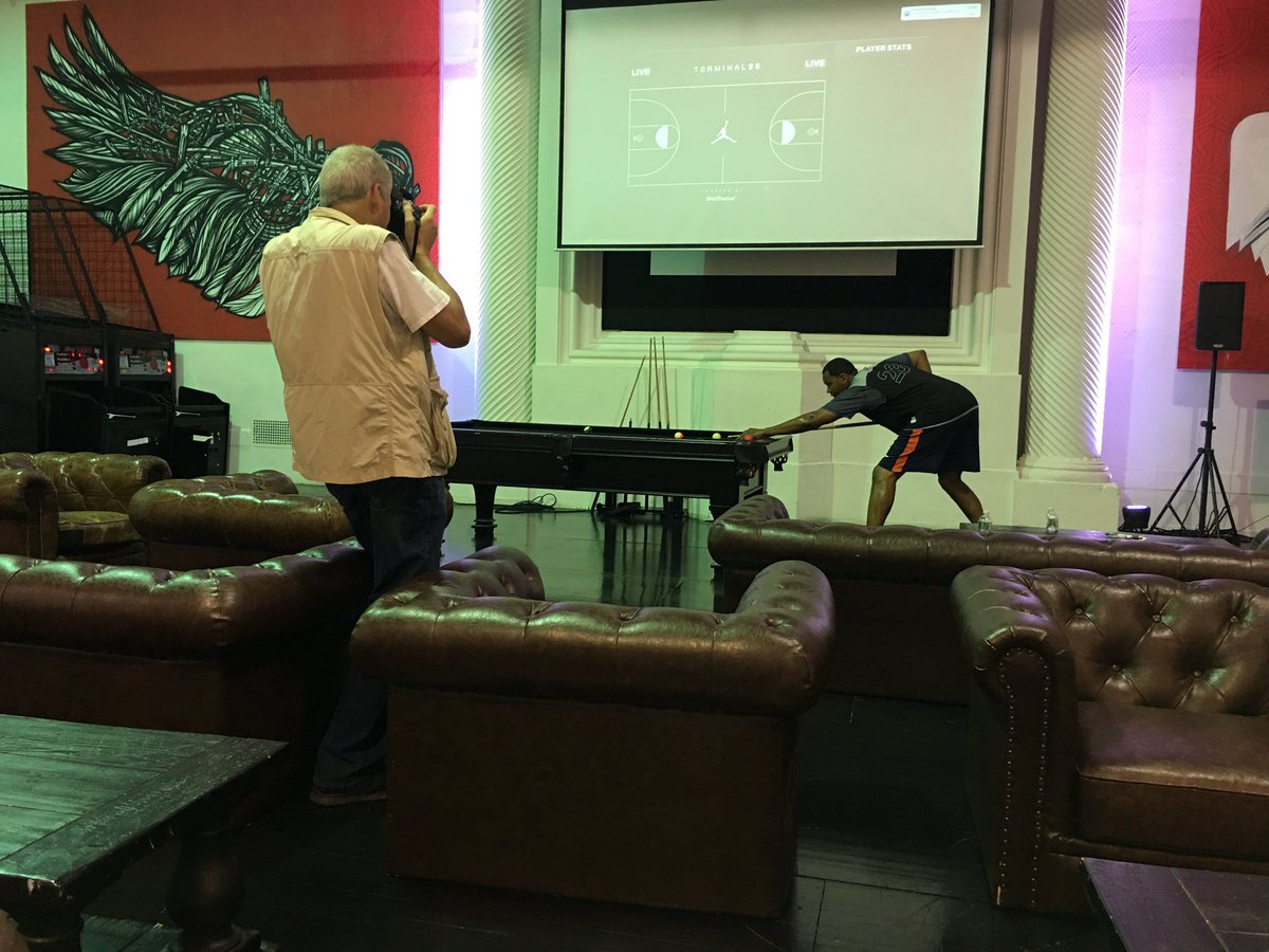 BoeheimsArmy's tweet photo. Coach Blackwell playing some pool in between reps in the weight room at #Terminal23 https://t.co/kUy3BirxpA