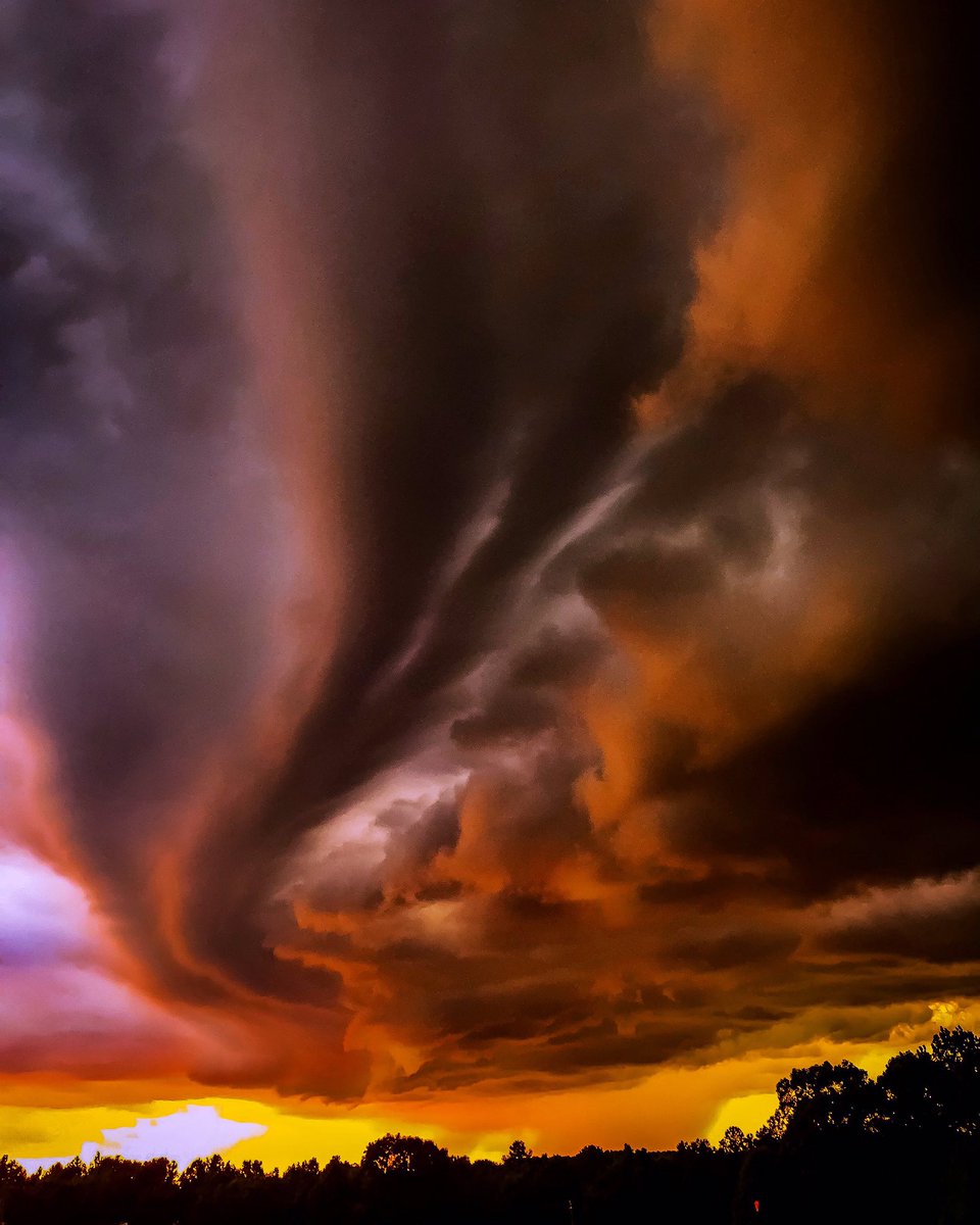 JohndelBarca's tweet photo. #fbf the storm form early this week #sky #clouds #cloudsformation #photo #storm #tornado #twister #tormenta #nature #natural #sunset #photo https://t.co/mdSoR0SuJn