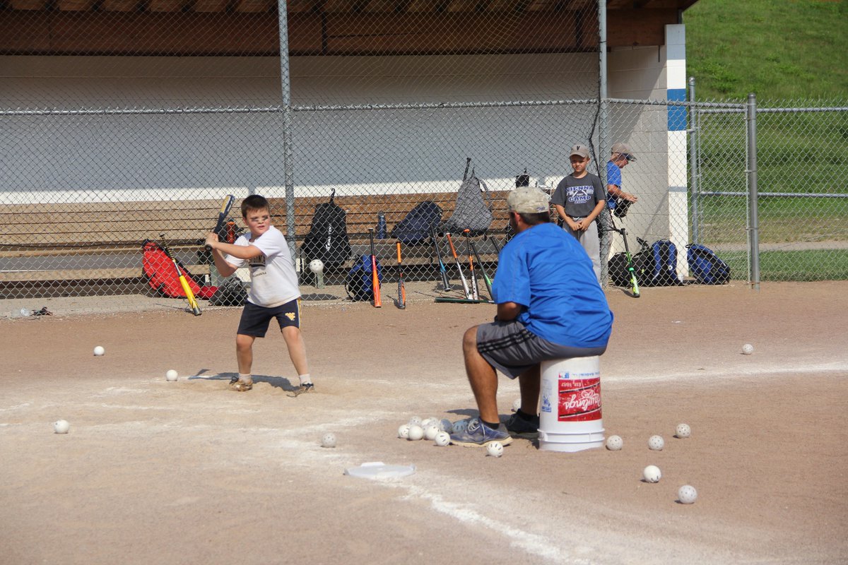 OVU_athletics's tweet photo. This past week @OVUBaseball and @OVUSOFTBALL17 gave back to the local community at the Vienna PONY Baseball &amp; Softball Camp! #GoScots https://t.co/tUWYT466k2