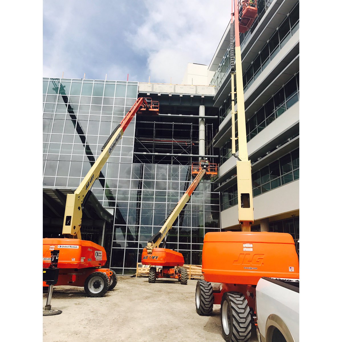 PhyicalSecurity's tweet photo. Updates on United Technologies in Jupiter, FL.
#PhysicalSecurity #GlazingContractors #workinghard #curtainwall #happyfriday #glasslife https://t.co/XHrz8KTHgw