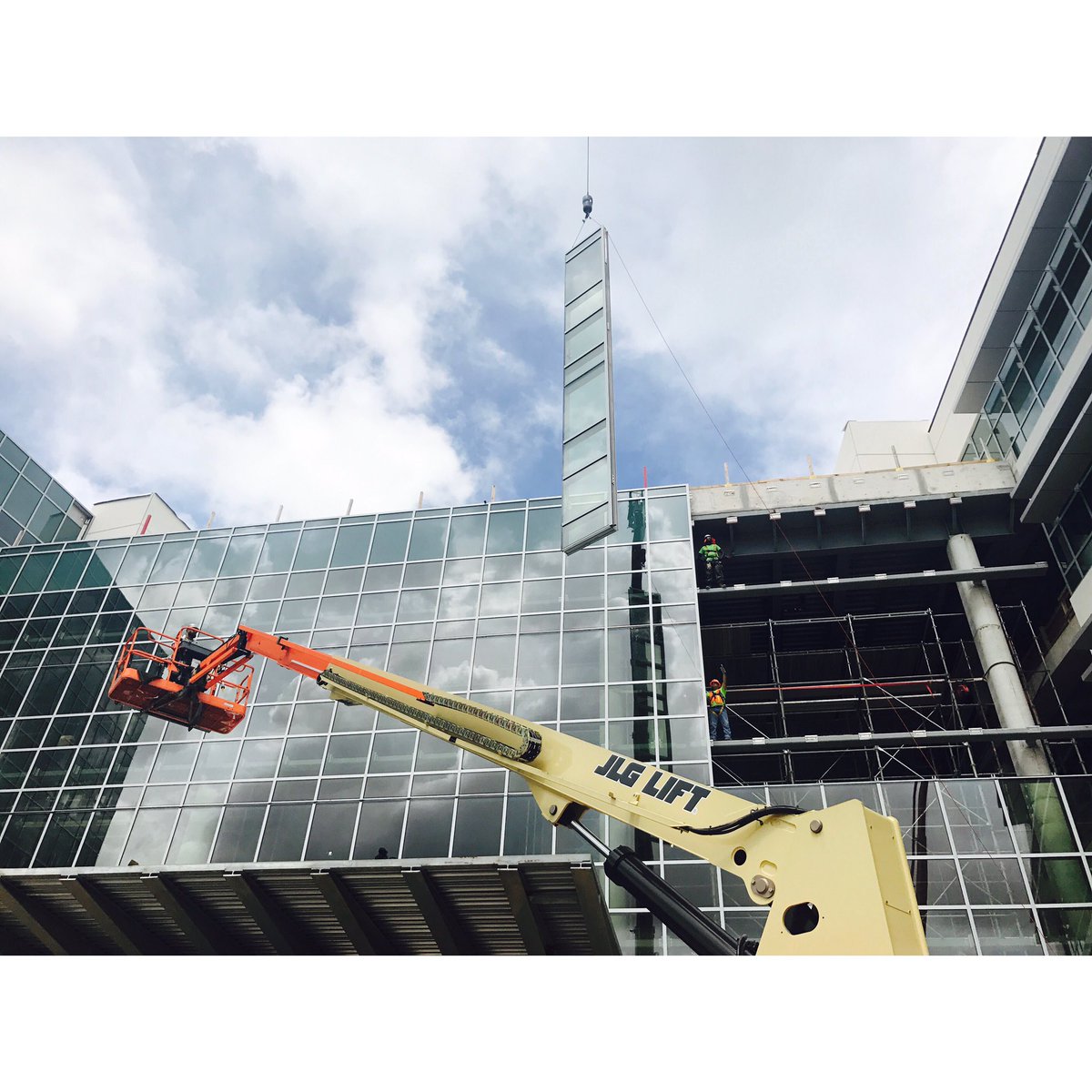 PhyicalSecurity's tweet photo. Updates on United Technologies in Jupiter, FL.
#PhysicalSecurity #GlazingContractors #workinghard #curtainwall #happyfriday #glasslife https://t.co/XHrz8KTHgw