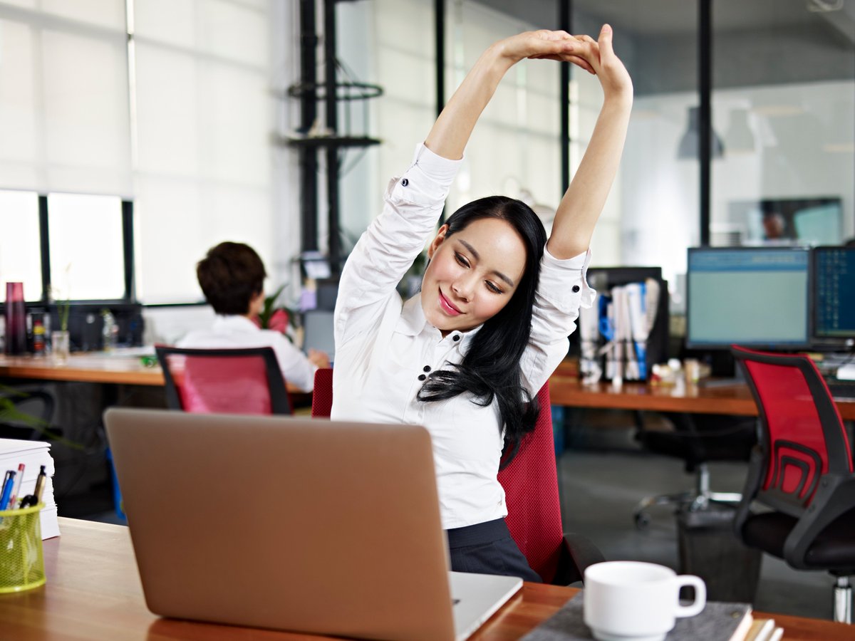 HPlusSport's tweet photo. We’ve come up with five simple at-your-desk activities that you can do every day! #FitnessFriday #HPlus
https://t.co/7q9OqdH8rz https://t.co/XNgXbG1a8w