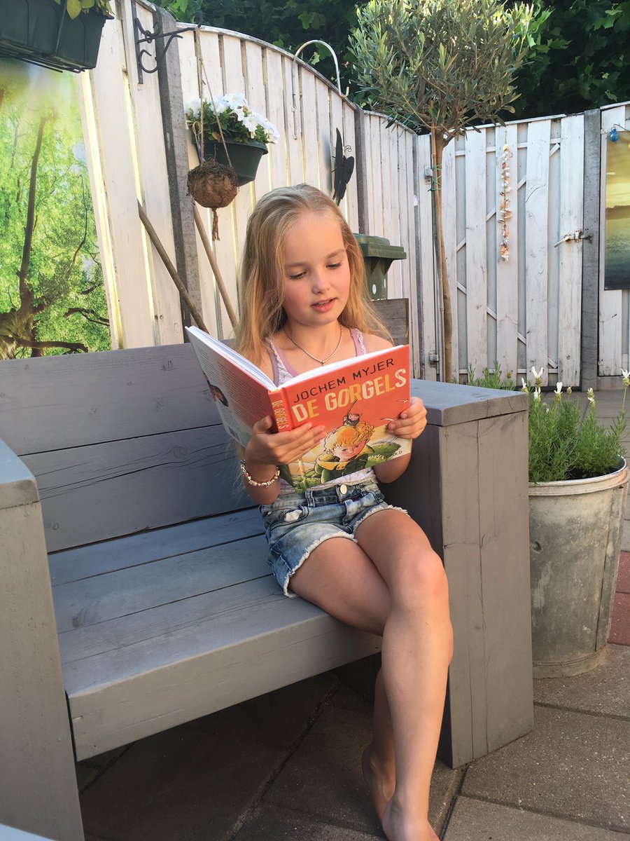 <a href="/jochemmyjer/">Jochem Myjer</a> hier wordt de gorgels 'vertaald' in het Urkers, 😂😂