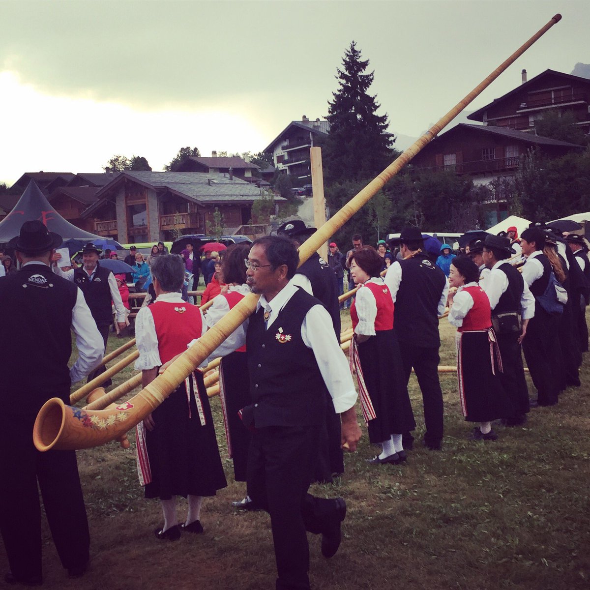 gilly_milly's tweet photo. #cordesalpes #valais #alphorns https://t.co/UEMEVHinWa