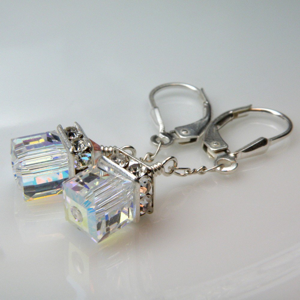fineheartjewels's tweet photo. Petite Crystal Earrings, Cube, Sterling Silver, Clear Swarovski, Moonst… https://t.co/wspden1PJm #Etsy #CubeEarrings https://t.co/BF57LMe5GF