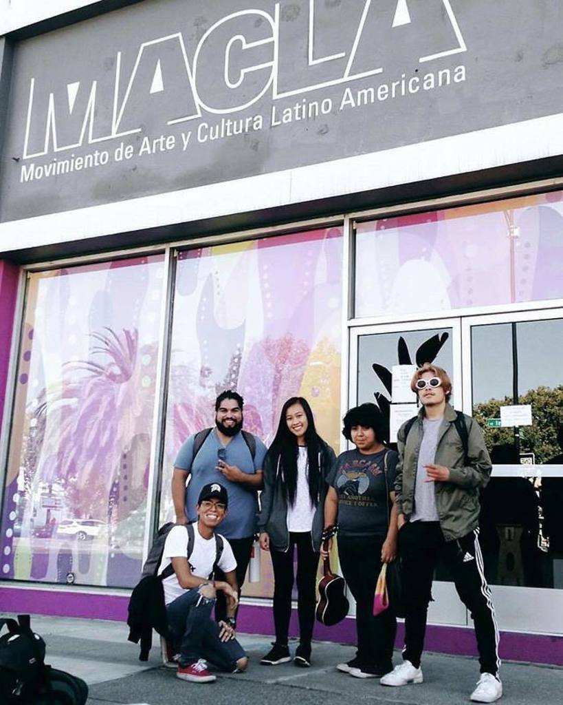 artwalksj's tweet photo. #rp @dmcstudio_macla
Brave New Voices squad!
Goodbye San José 🙋
#bnv17 #maclasj #dmcstudio https://t.co/L2VQz4QsNt https://t.co/XESFaji9Zw