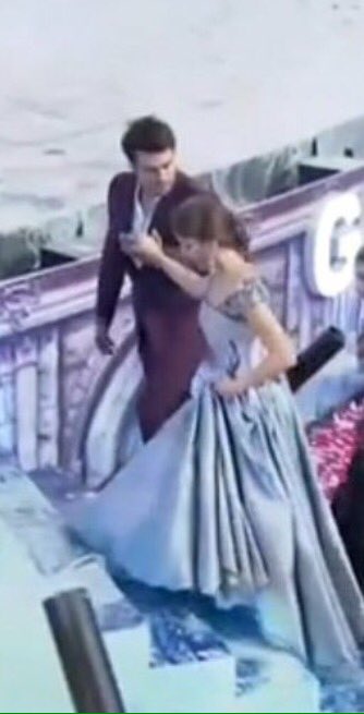 mrsMaryamsm's tweet photo. @deryabolly @ColorsTV @HarmanSaumyaFC @TeamRubiDilaik @RubiDilaik @Shakti_Colors @VivianDsena01 @sharmarashmi20 Thx dear🌹really loved every #HaYa 😘 Chup moments,&amp; HandHolding moments,both have PHD Degree in C.H.M😁Their Jester💝Signature @Shakti_Colors https://t.co/g7T8eZgcaJ