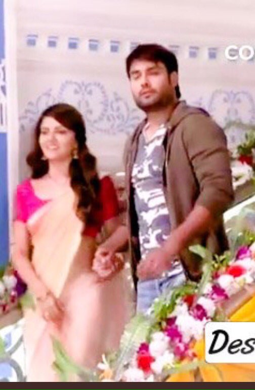 mrsMaryamsm's tweet photo. @deryabolly @ColorsTV @HarmanSaumyaFC @TeamRubiDilaik @RubiDilaik @Shakti_Colors @VivianDsena01 @sharmarashmi20 Thx dear🌹really loved every #HaYa 😘 Chup moments,&amp; HandHolding moments,both have PHD Degree in C.H.M😁Their Jester💝Signature @Shakti_Colors https://t.co/g7T8eZgcaJ