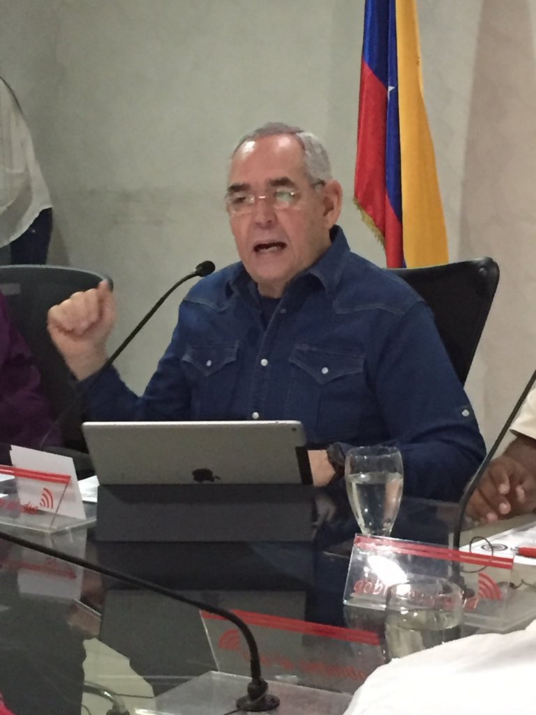 GobolivarRrpp's tweet photo. Lea la columna de debate de nuestro gobernador @rangelgomez "Irresponsabilidad Ilimitada" https://t.co/bXgz5h1cm1 #Opinión https://t.co/JS2Ttmx1Mg