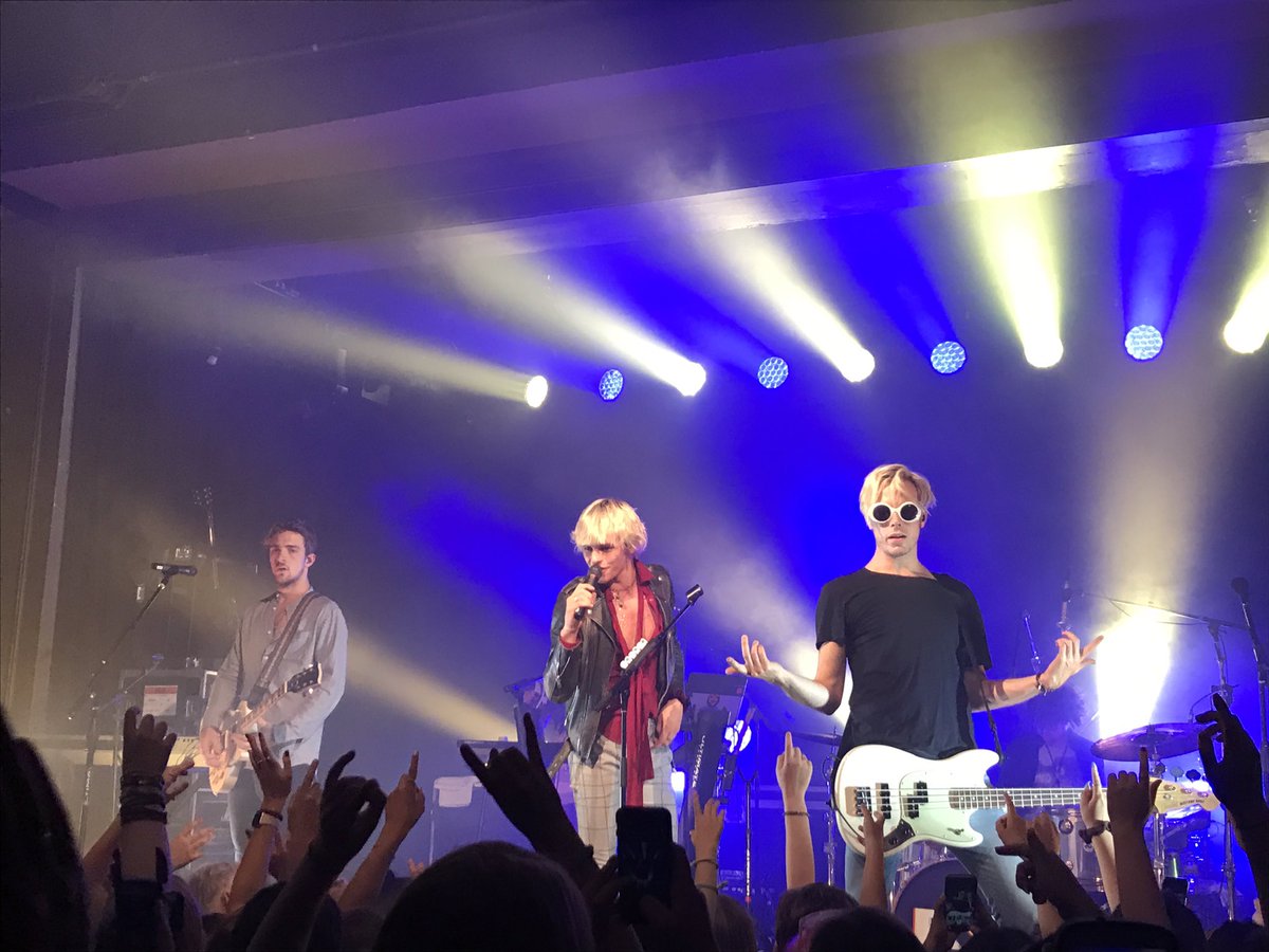 LexieHarman's tweet photo. 10/10 would recommend seeing @officialR5 in concert!!! ❤️💛💚💙💜Last night was great https://t.co/0yzgDRGqJ3