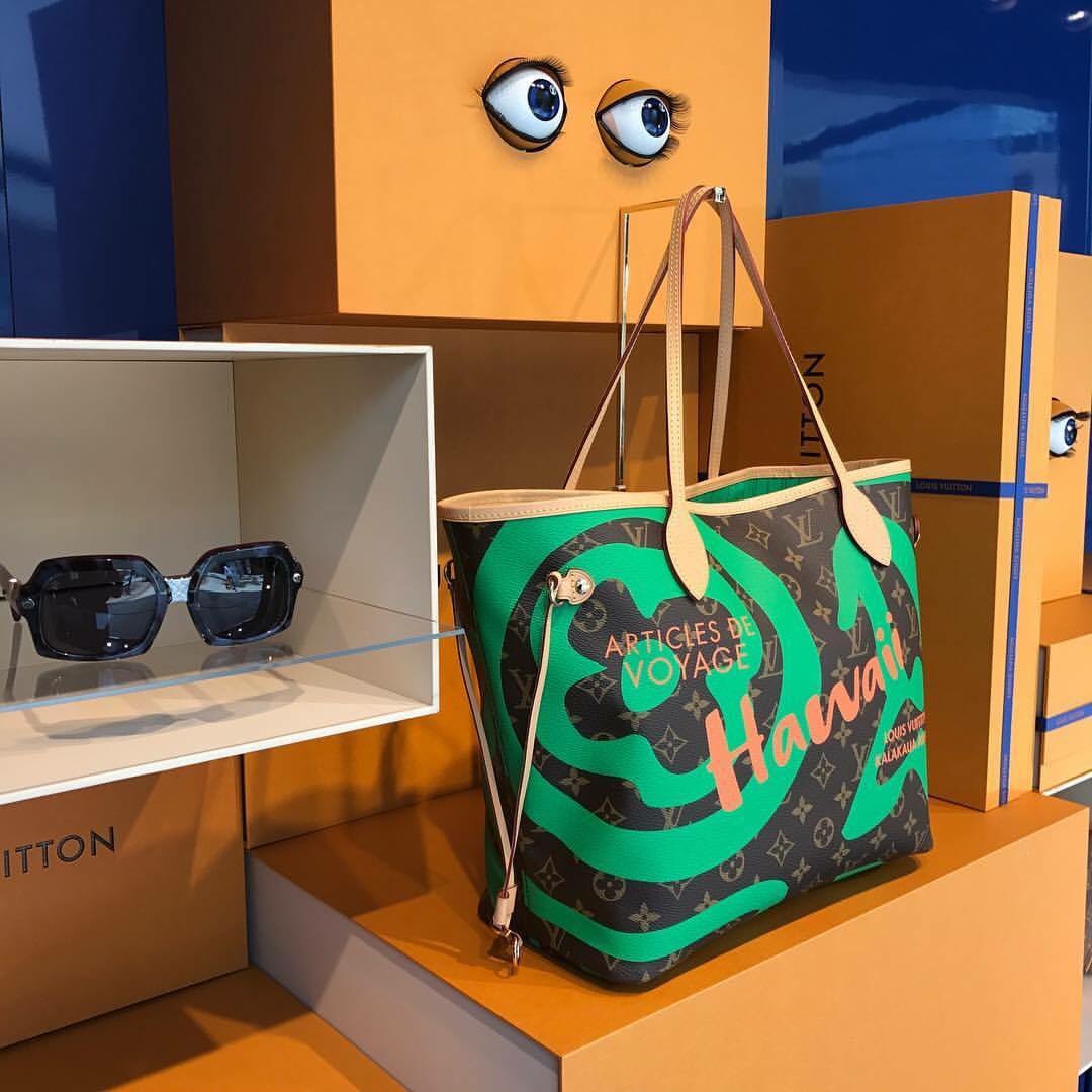 ShopsAtWailea's tweet photo. Only available in Hawaii for a limited time, visit Louis Vuitton for the new Neverfull bag! #waileashops #neverfullbag https://t.co/ViMCfjXFTt