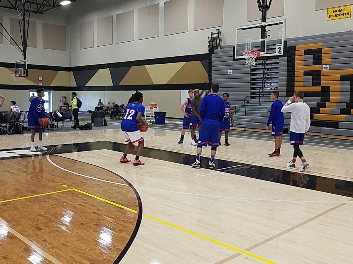 JJHHoops's tweet photo. And this just happened...traveled all the way to Milwaukee to coach my former JJH players @ #NY2LASummerJam2K17 ! #WolverinePride #CraftTeam https://t.co/1F2xmDiWeJ