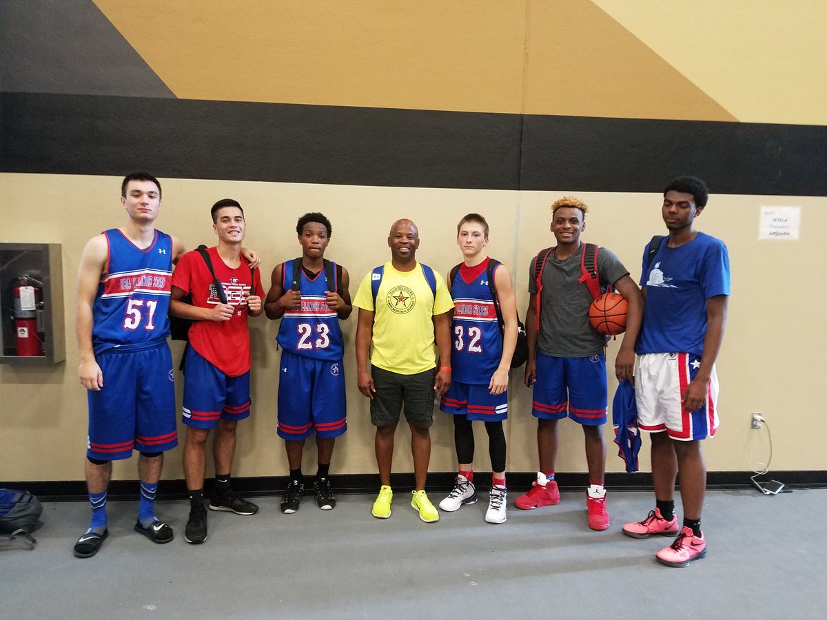 JJHHoops's tweet photo. And this just happened...traveled all the way to Milwaukee to coach my former JJH players @ #NY2LASummerJam2K17 ! #WolverinePride #CraftTeam https://t.co/1F2xmDiWeJ