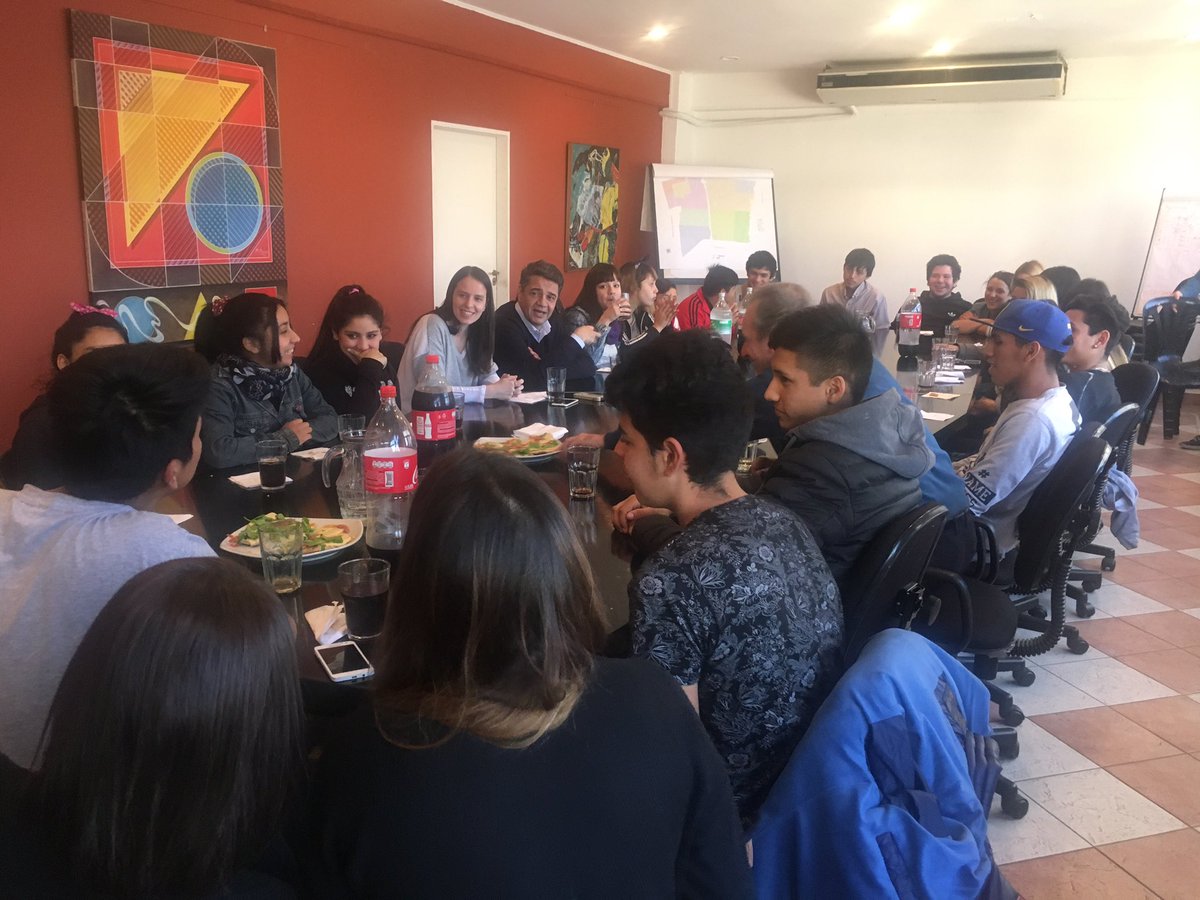 soledadmartinez's tweet photo. Compartimos un gran almuerzo con los chicos del @CBJVicenteLopez y charlamos sobre sus proyectos. ¡Muchas gracias por venir! https://t.co/YZcjsJFEwc