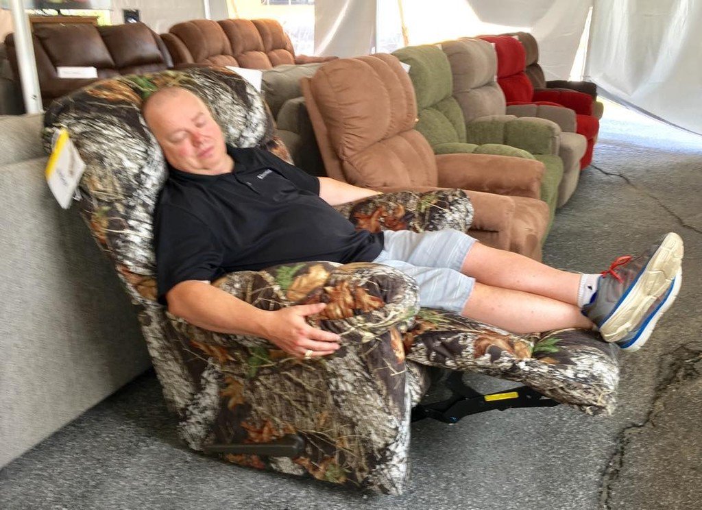 TotalHomeCenter's tweet photo. CAMO CHAISE RECLINER ONLY $397 (reg. 699)
#timisslacking #greatdeals https://t.co/uPSgF2imBf https://t.co/NnDQL57Hp2