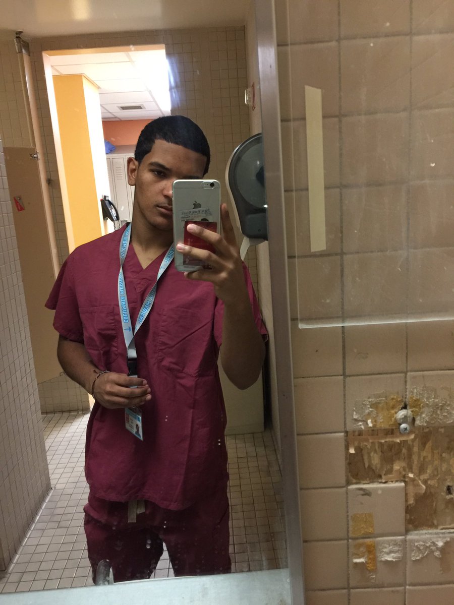 mynamesjeremiah's tweet photo. Grind now, so I can rest later #SurgeryShadowing ๐๐พโโ๏ธ https://t.co/x9ys1709rI