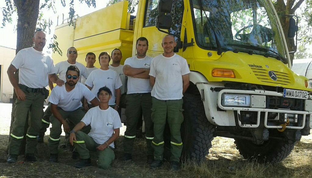 abrojosapu's tweet photo. Minuto de silenci per Ramón, Pau, Jaume, Jorge i David #Heroes del #GRAF n el fatídico #IFHorta. Dsd rtns d #PPNN no os olvidamos #Valients https://t.co/wiPwwTw5Lp