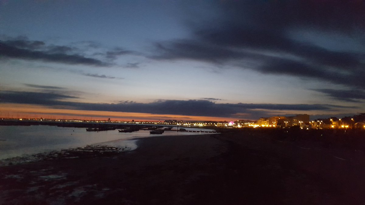 bagot_pierre's tweet photo. magnifique vue sur la baie de la baule/pornichet
#labaule #pornichet #coucherdesoleil #vacance https://t.co/1zobXBJ2Hg