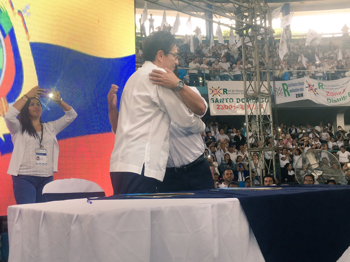 RedMaestrxsZ5's tweet photo. Firma de la agenda de trabajo entre @Educacion_Ec y @RedMaestrxsEC #EducacionParaTodos https://t.co/zfDYppjzFE