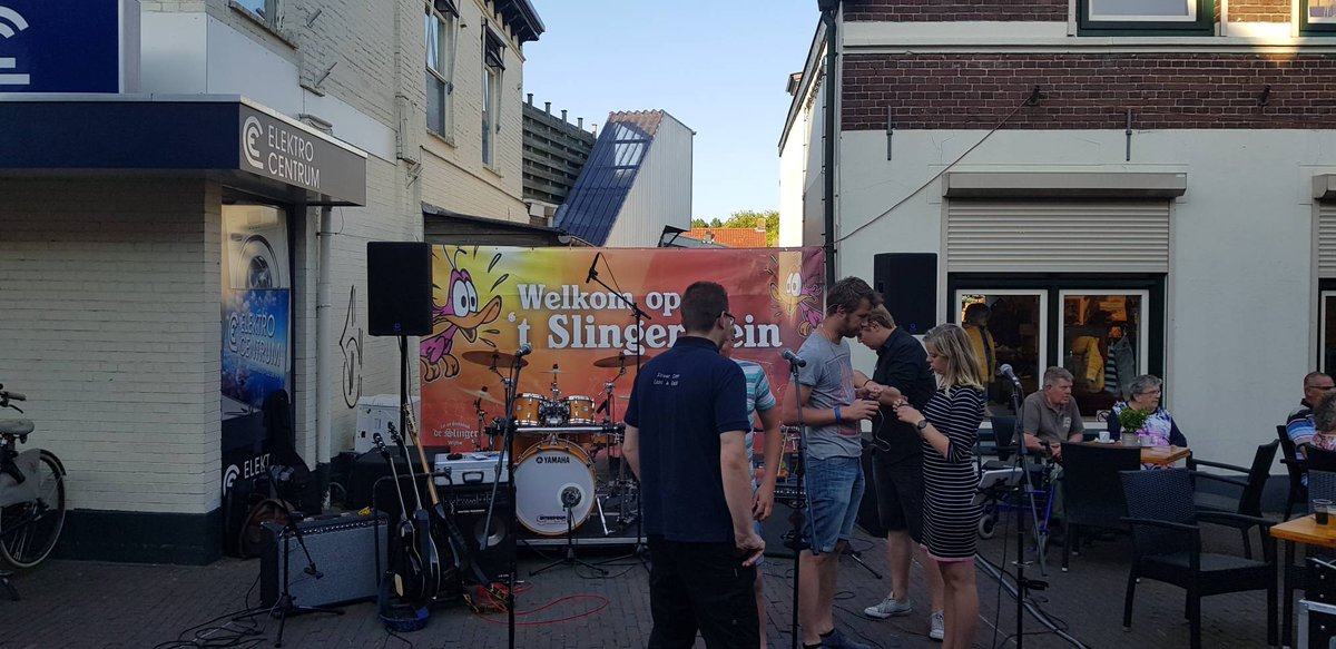 xowervof's tweet photo. fransnowee: #turbo_sound eerste buiten klus met een band in Whije #cafe_de_slinger #xower https://t.co/Vw1jBuQxGu
